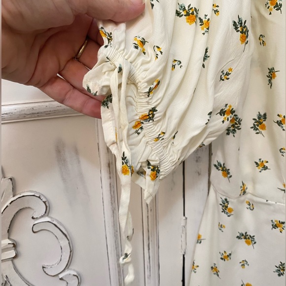 NWT Faithfull The Brand Carrie Floral Cream White Mejia Midi Short Sleev… - Picture 10 of 10